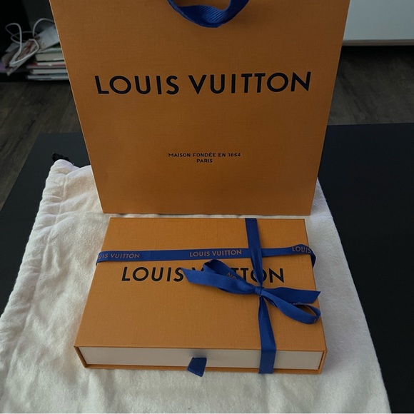 Emilie Wallet - Monogram Empreinte Leather
Black - Picture 2 of 15